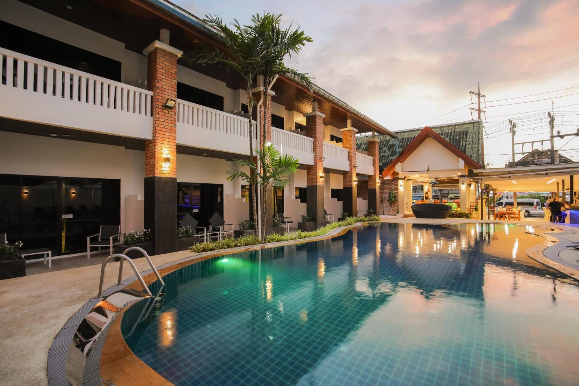 Etk Patong Resort Exterior photo