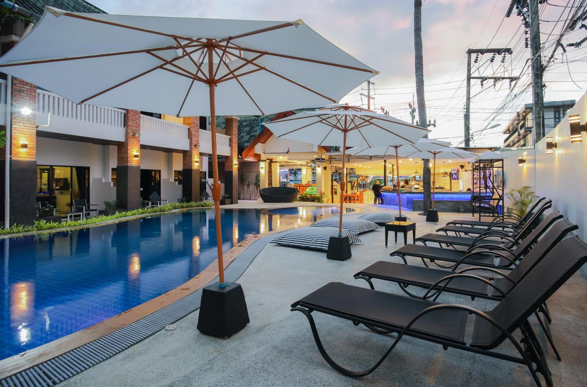 Etk Patong Resort Exterior photo