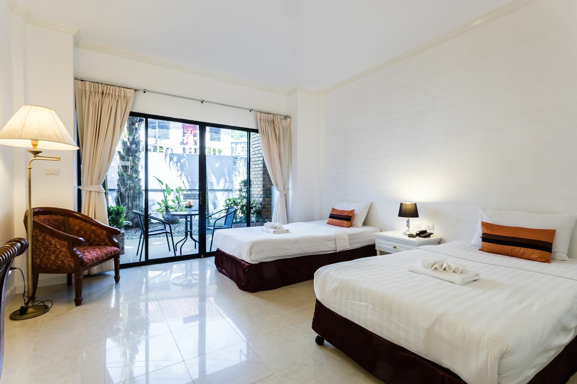 Etk Patong Resort Exterior photo